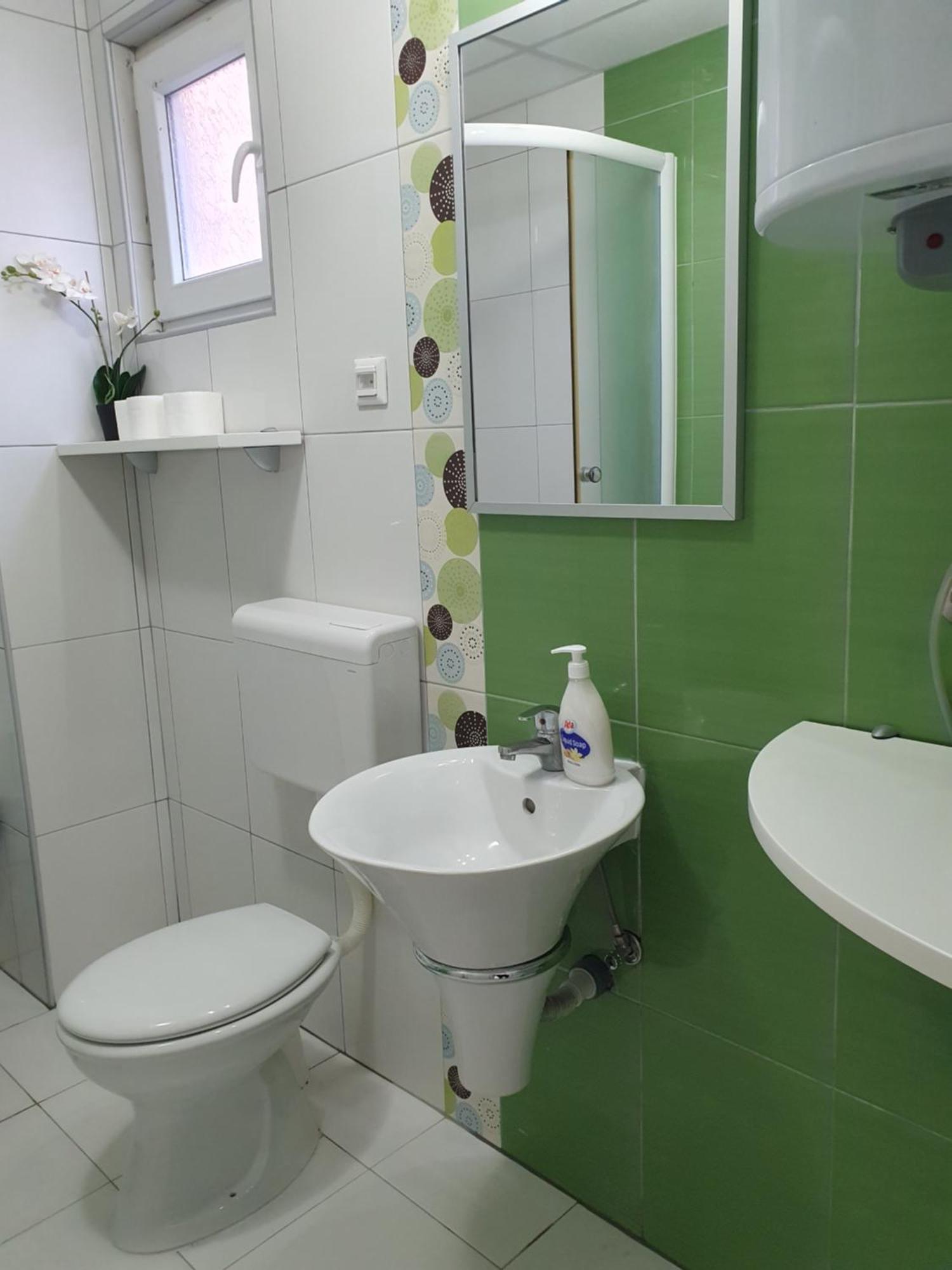 אוהריד Apartments Nela מראה חיצוני תמונה