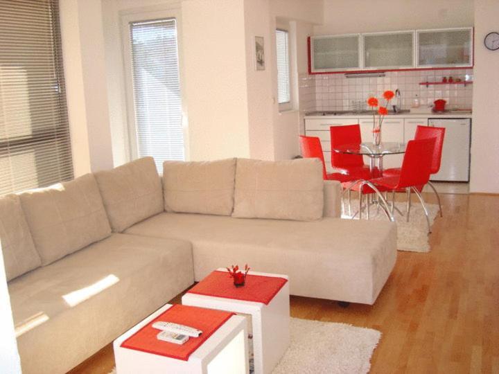 אוהריד Apartments Nela מראה חיצוני תמונה