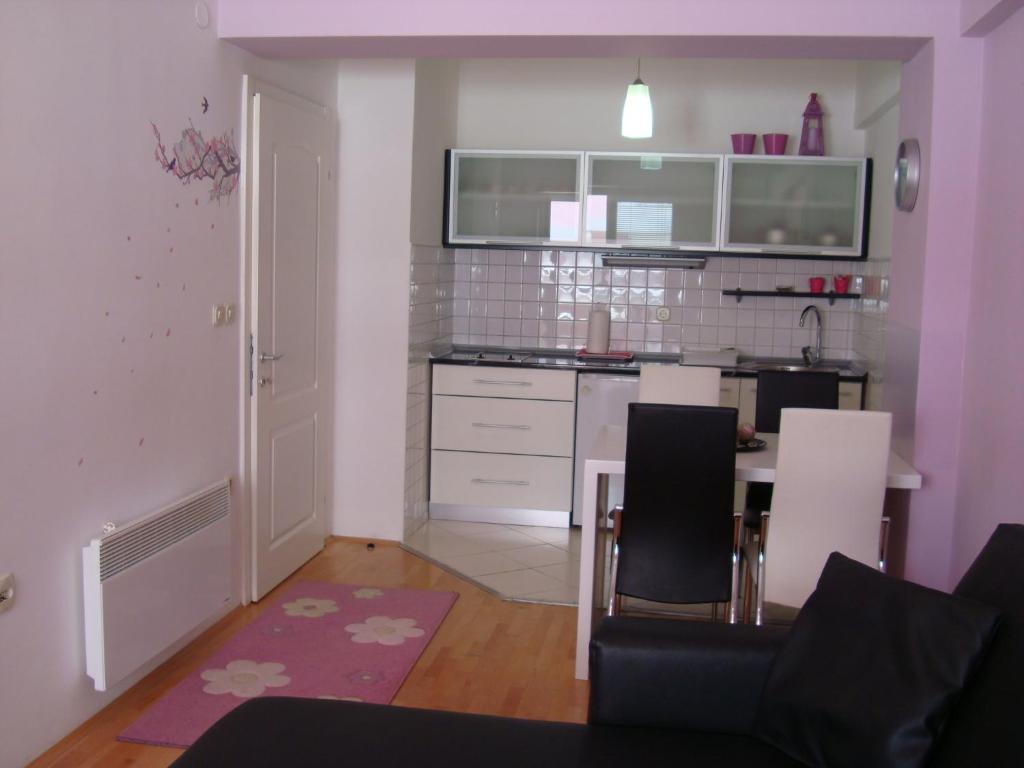 אוהריד Apartments Nela מראה חיצוני תמונה